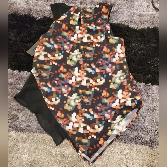 NWT woman's lightweight layered top - Picture 4 of 5